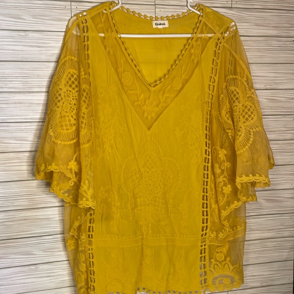 Anthropologie Kindred women’s peasant, top size large, embroidered bell sleeve